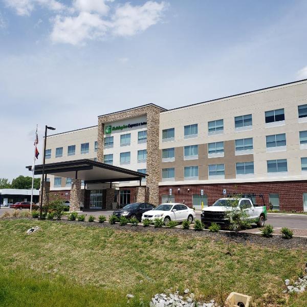 Holiday Inn Express & Suites Nashville North – Springfield by IHG