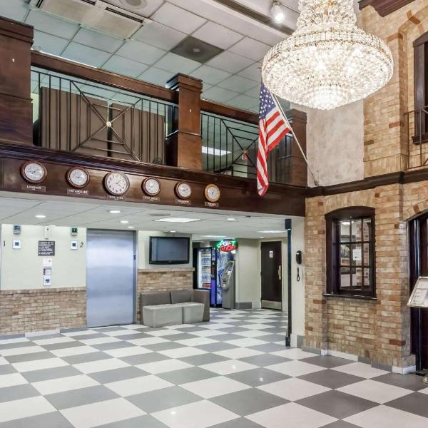 Howard Johnson by Wyndham Newark Airport