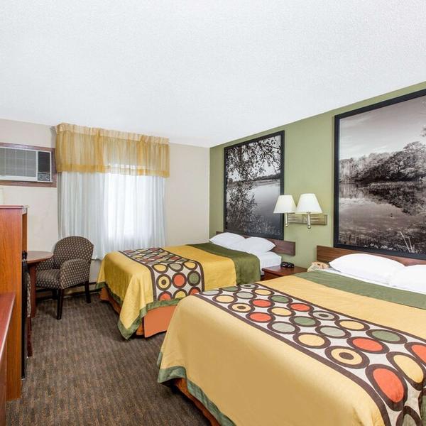 Super 8 by Wyndham Fairmont