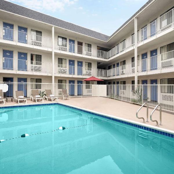Motel 6-Buena Park, CA – Knotts Berry Farm – Disneyland