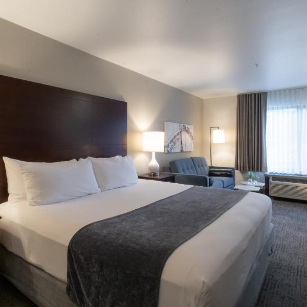 Oxford Suites Portland – Jantzen Beach