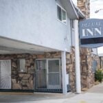 Deluxe Inn