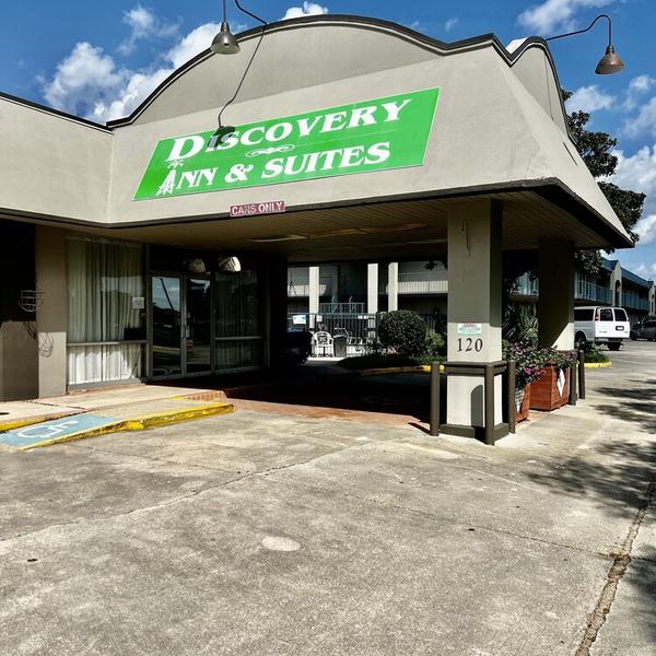 Discovery Inn Lafayette