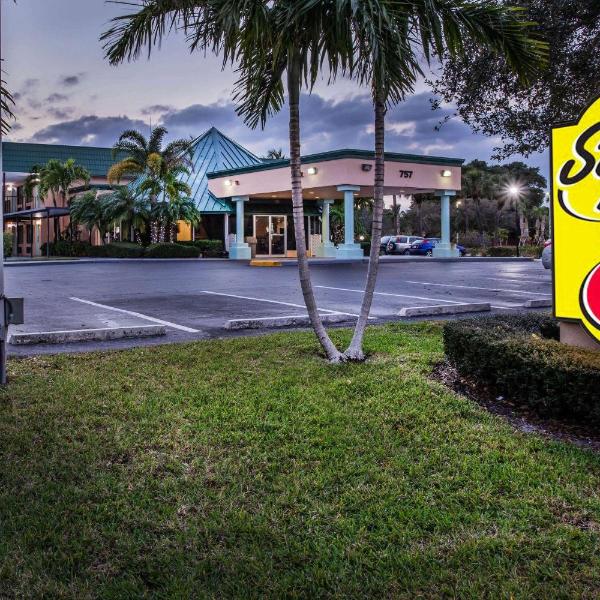 Super 8 by Wyndham North Palm Beach
