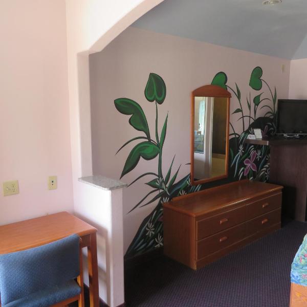 Travelers Inn and Suites Liberty