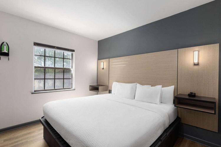 Ramada by Wyndham Studio Suites Dothan photo 1