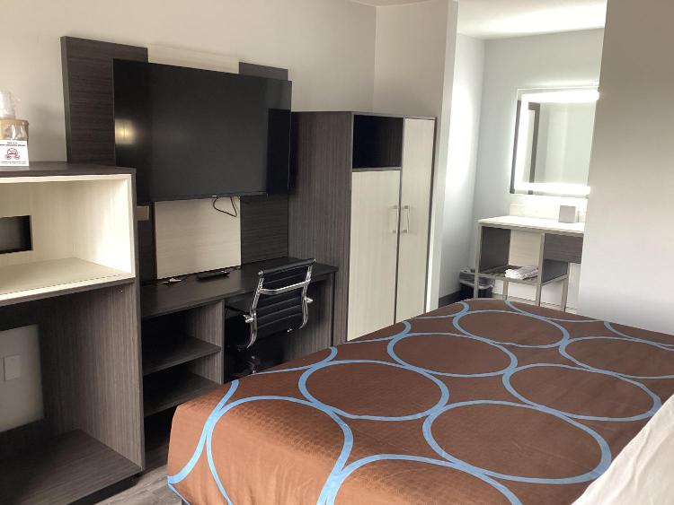 Super 8 by Wyndham Baltimore Northwest photo 3