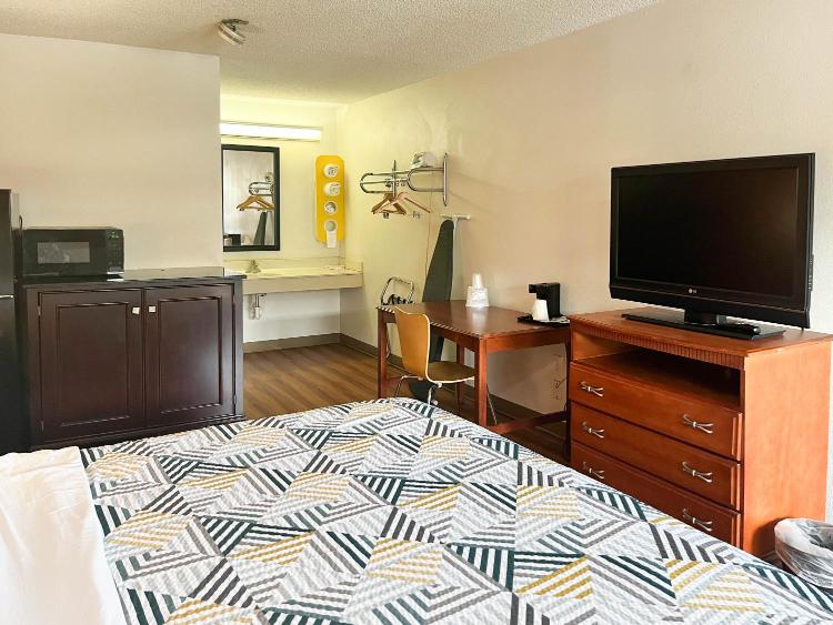 Studio 6 Suites Dayton OH Englewood photo 2