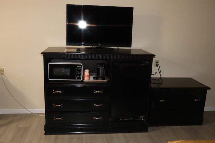 Econo Lodge Inn & Suites photo 1