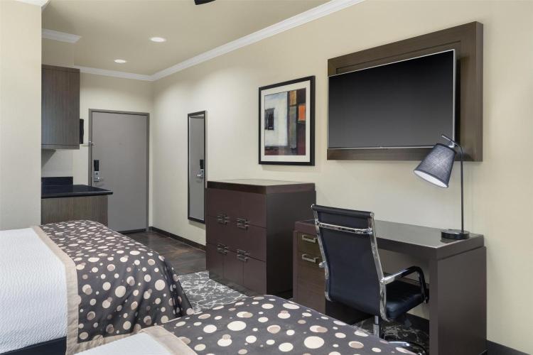 Best Western Premier Crown Chase Inn & Suites photo 2