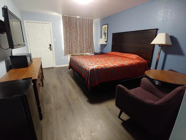 Brooks City Executive Inn photo 2
