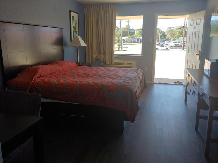 Brooks City Executive Inn photo 3