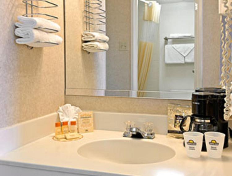 Days Inn by Wyndham Amarillo East photo 1