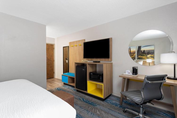 Days Inn and Suites by Wyndham Downtown Missoula-University photo 3
