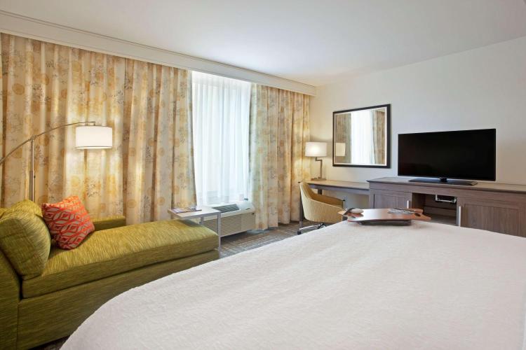 Hampton Inn & Suites - Minneapolis/Downtown photo 2