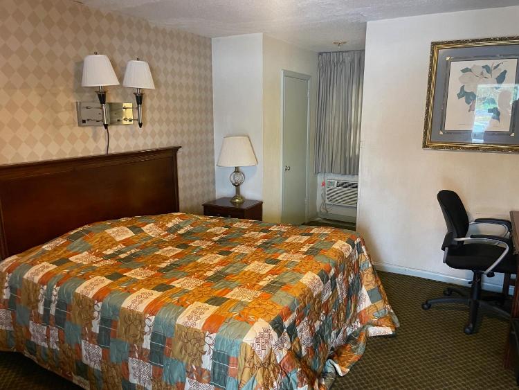 Travelers Motel photo 1