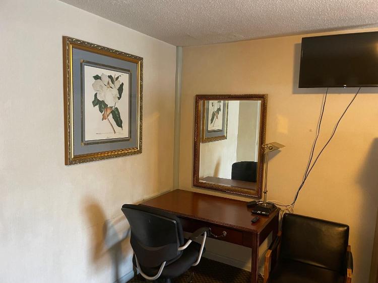 Travelers Motel photo 2