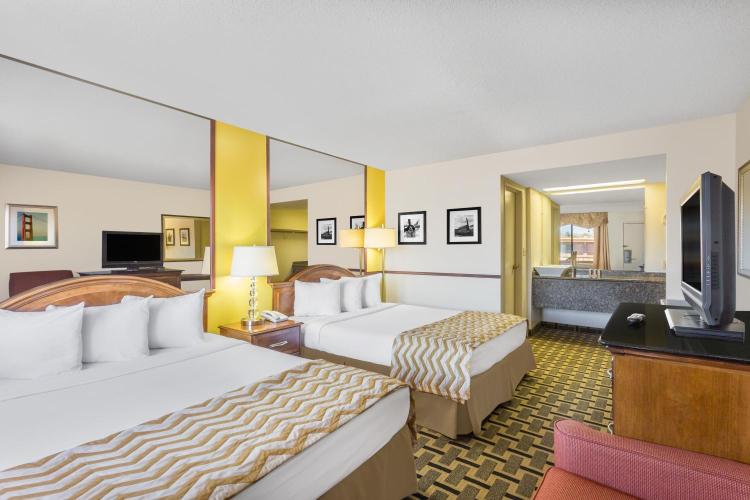 Travelodge by Wyndham Reno photo 2