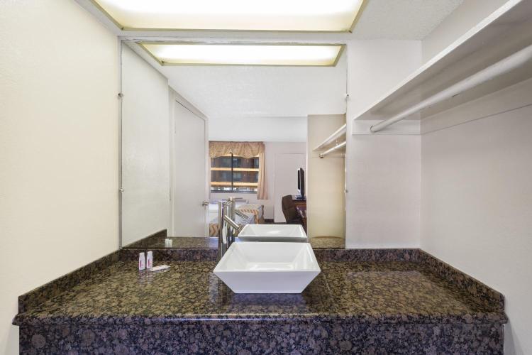 Travelodge by Wyndham Reno photo 3