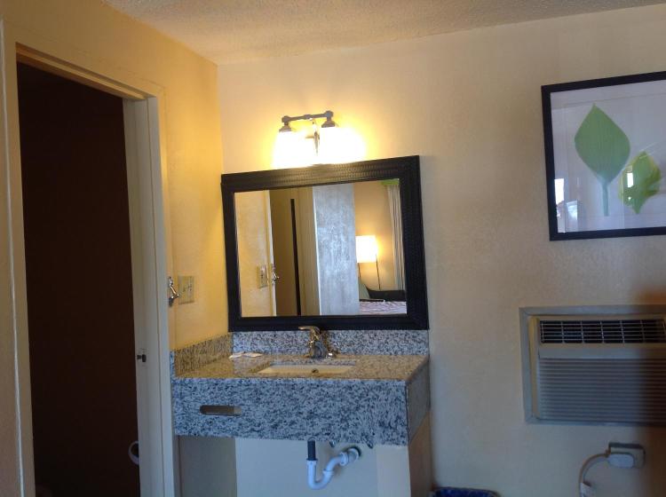 DIAMOND INN & SUITES photo 1