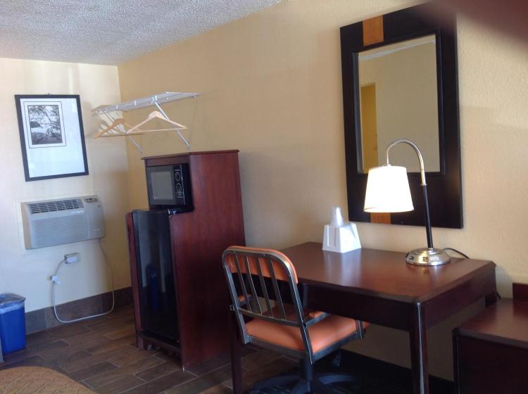 DIAMOND INN & SUITES photo 2