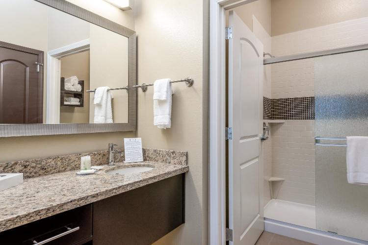Staybridge Suites Eau Claire - Altoona by IHG photo 2