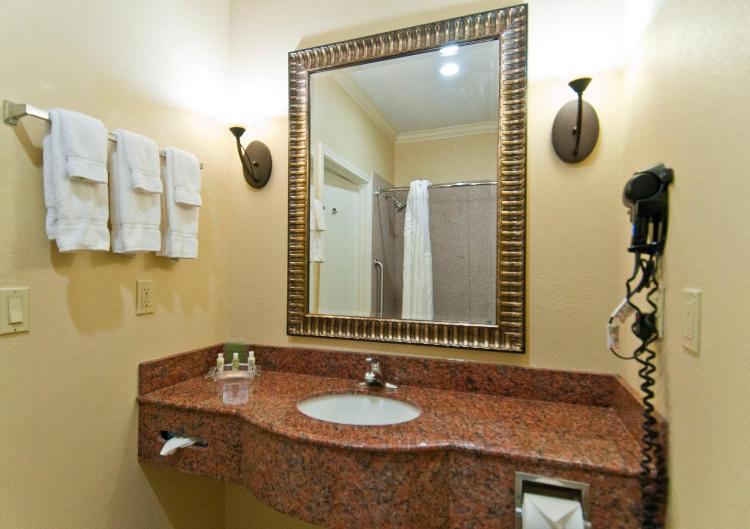 Wyndham Lake Charles photo 2