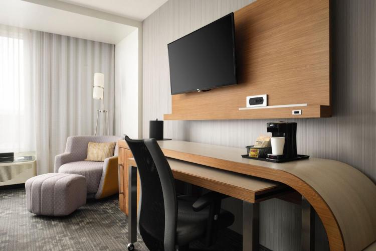 Courtyard by Marriott Erie Bayfront photo 3
