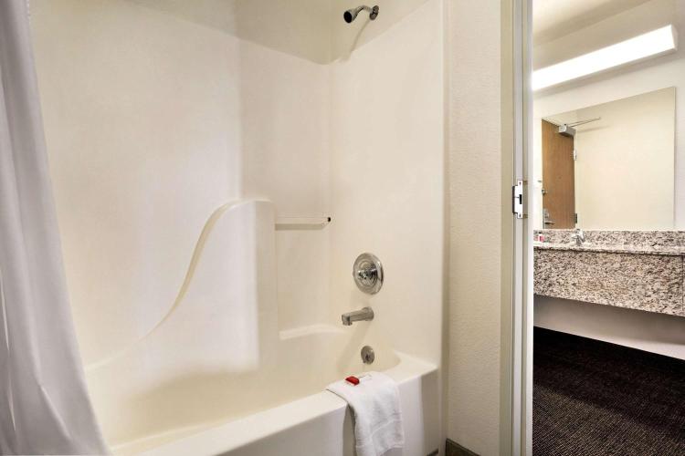 Travelodge by Wyndham Cheyenne photo 2