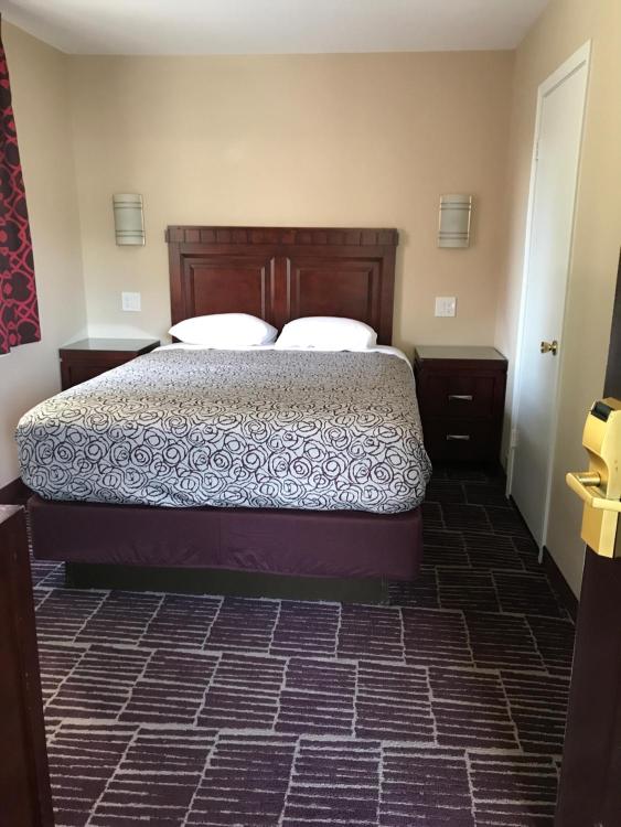Economy Inn photo 1