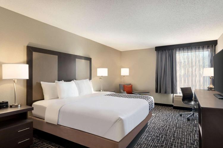 La Quinta Inn & Suites by Wyndham St Louis Route 66 photo 1