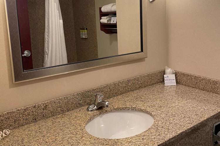 Holiday Inn Express & Suites Niagara Falls by IHG photo 2