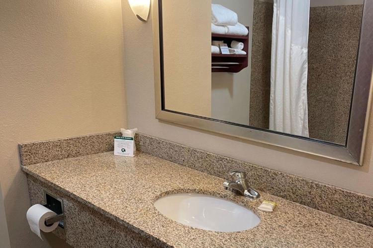 Holiday Inn Express & Suites Niagara Falls by IHG photo 3