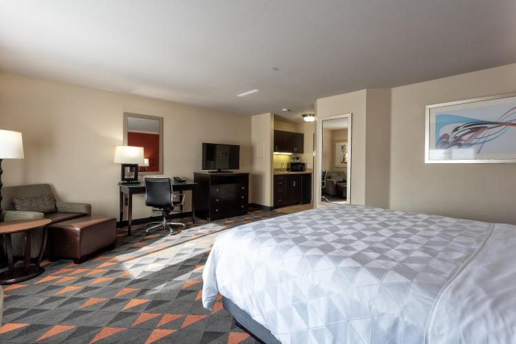 Holiday Inn Oceanside Marina Camp Pendleton by IHG photo 3