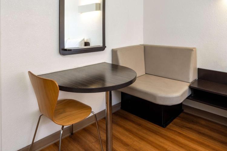 Motel 6-Santa Barbara, CA - State Street photo 1