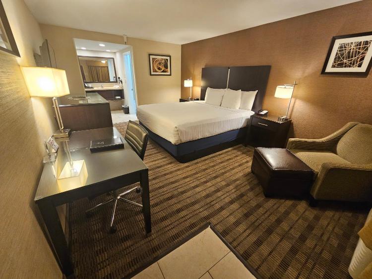 Best Western Pasadena Royale Inn & Suites photo 2