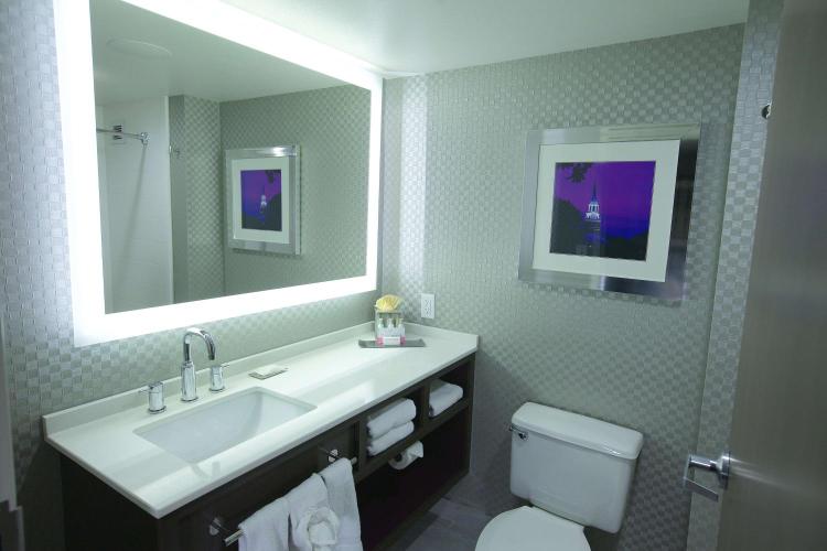 DoubleTree by Hilton Winston Salem - University, NC photo 2