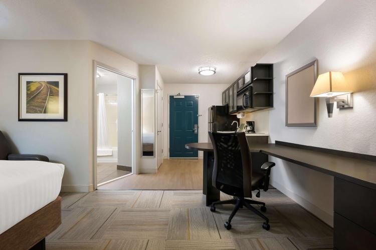 Sonesta Simply Suites Huntsville Research Park photo 1