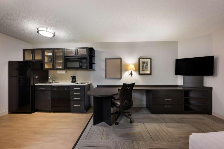 Sonesta Simply Suites Huntsville Research Park photo 2