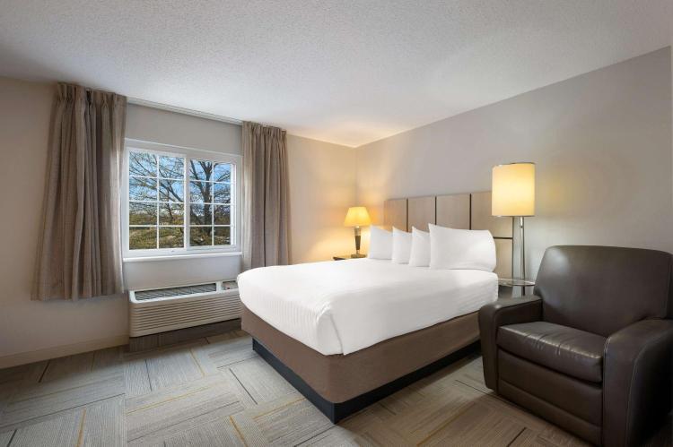 Sonesta Simply Suites Huntsville Research Park photo 3