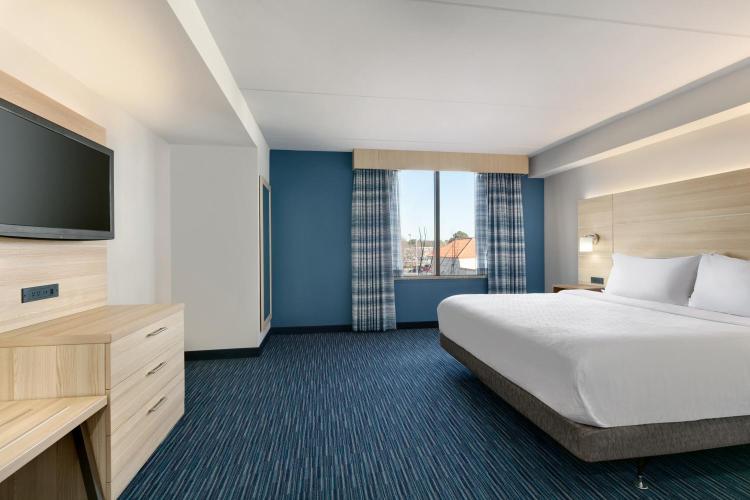 Holiday Inn Express Hotel & Suites Norfolk Airport by IHG photo 1