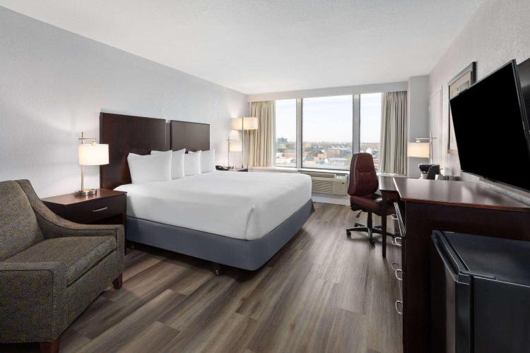 Wyndham Garden Norfolk Downtown photo 2