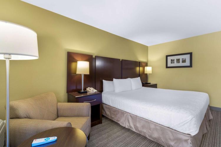 Best Western Plus Plaza by the Green photo 2