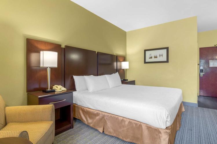 Best Western Plus Plaza by the Green photo 3