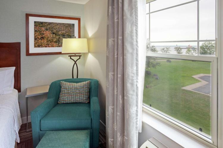 Hampton Inn Duluth-Canal Park photo 1