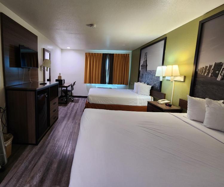 Super 8 by Wyndham Austin North/University Area photo 2