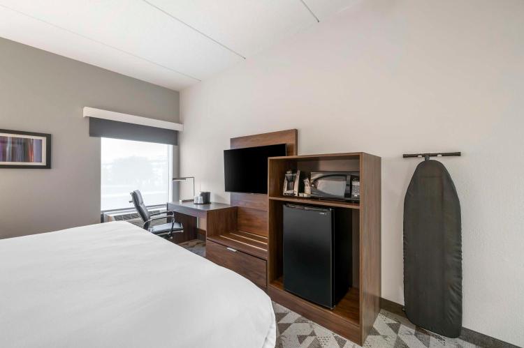 Best Western Plus Harrisonburg photo 2