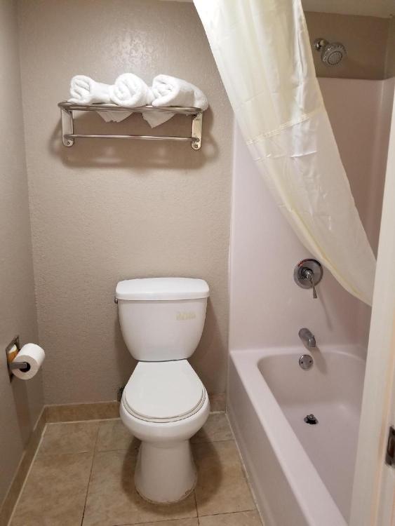Super 8 by Wyndham San Antonio Pearl District Downtown photo 2