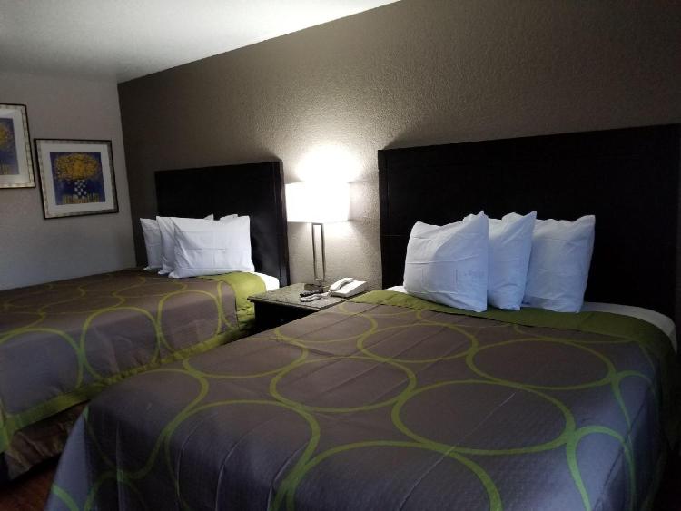 Super 8 by Wyndham San Antonio Pearl District Downtown photo 3