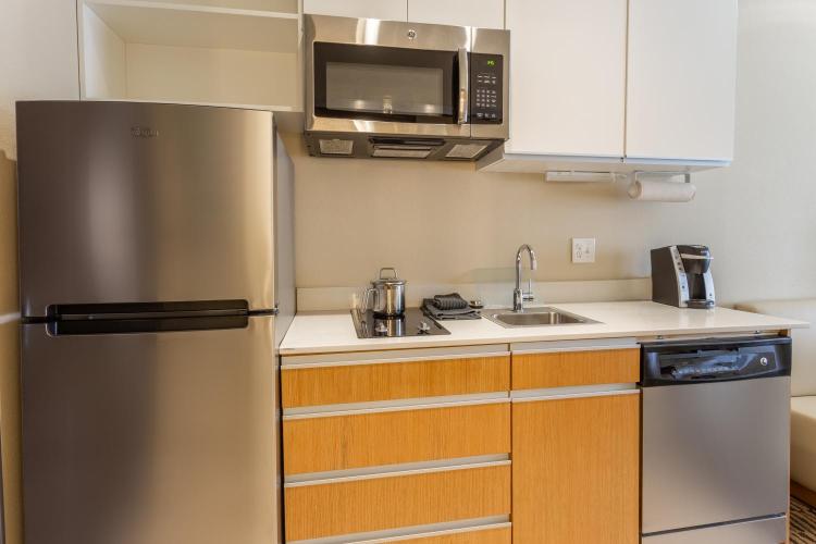 Candlewood Suites Fargo South-Medical Center by IHG photo 2